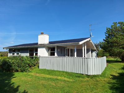 Well-maintained cottage for 5 people in Grnhj Strand south of Lkken<br>Close to the best beach