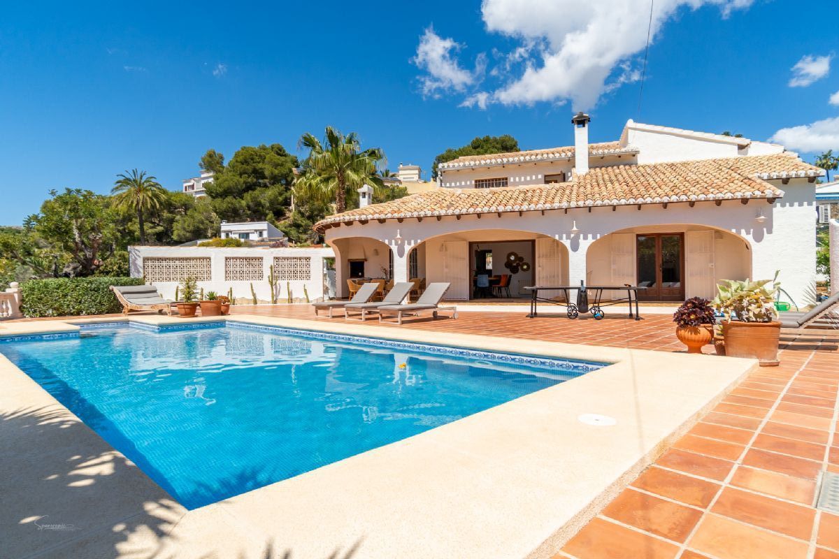 Casa El Destino: walking distance to restaurant, supermarket and the sea. Located near to Moraira.